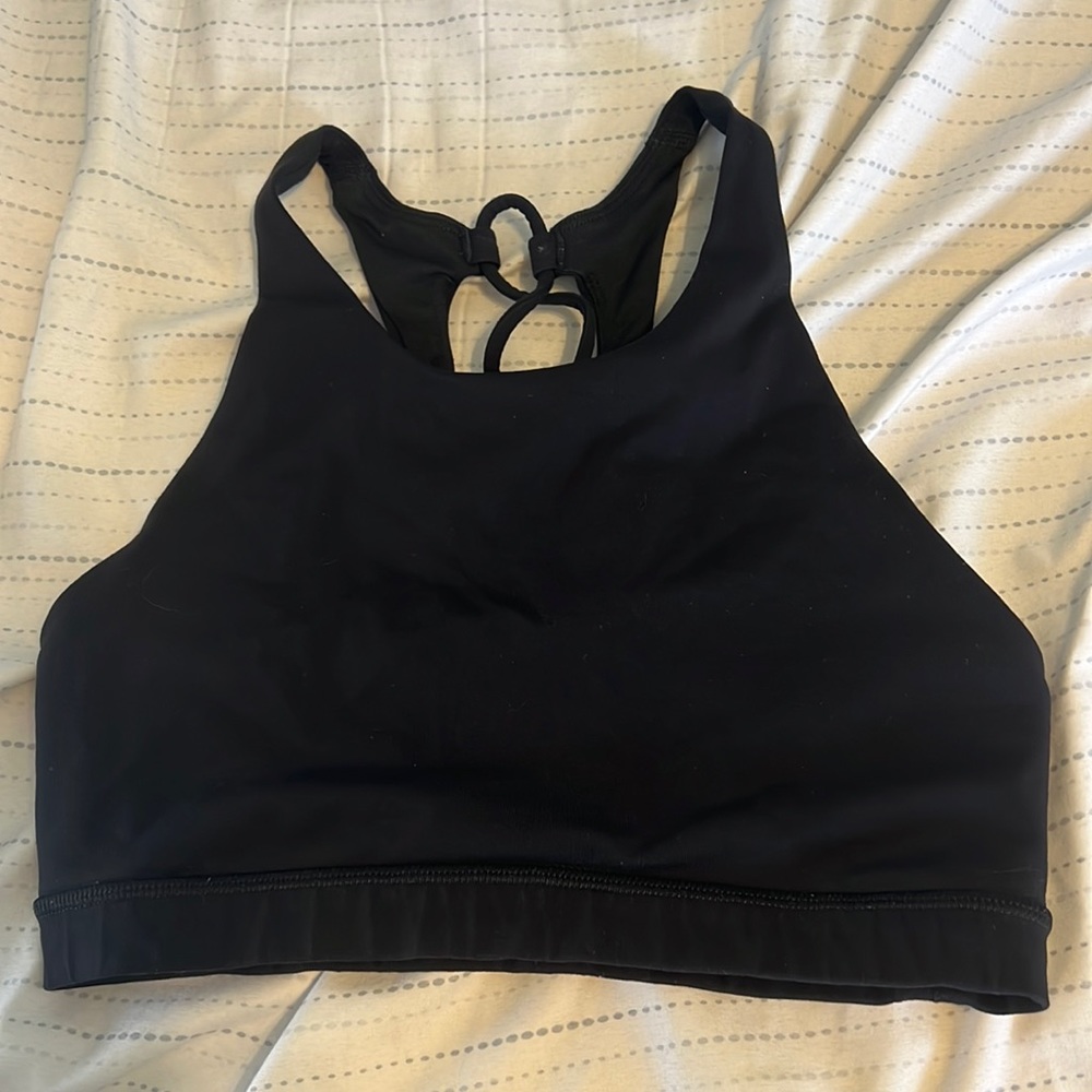 black lululemon sports bra